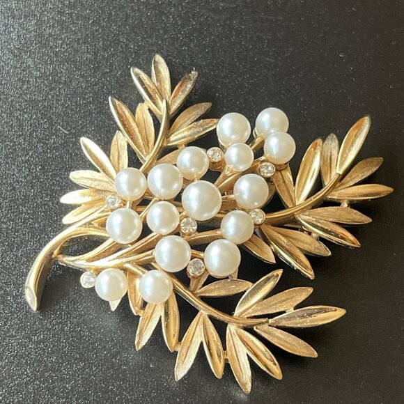Trifari Jewelry - Vtg CROWN TRIFARI Floral Brooch Brushed Gold Tone Rhinestone Faux Pearl Leaves